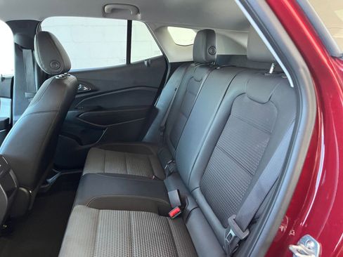 Used 2025 Chevrolet Trax LT w/ LT Convenience Package image 27