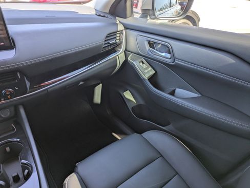 Certified 2024 Nissan Rogue SL w/ SL Premium Package FWD image 19