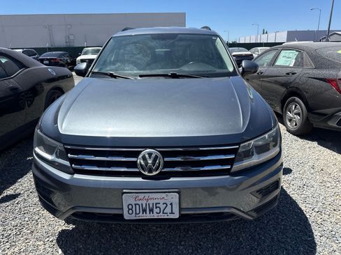 Used 2018 Volkswagen Tiguan SE FWD image 2