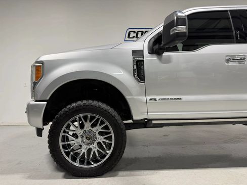 Used 2019 Ford F250 Platinum w/ Platinum Ultimate Package AWD/4WD image 10