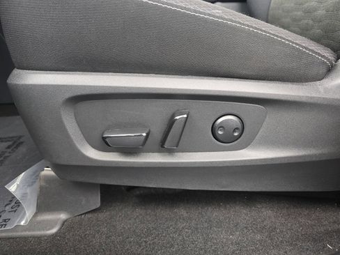 Used 2024 Nissan Pathfinder SV w/ SV Premium Package image 20