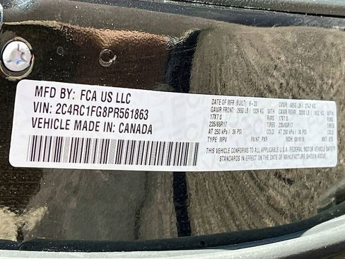 Used 2023 Chrysler Pacifica Touring FWD image 32