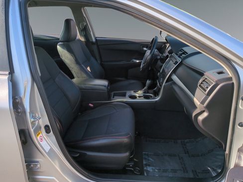 Used 2016 Toyota Camry SE image 15