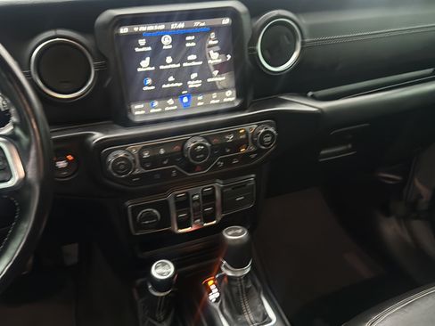 Used 2021 Jeep Wrangler Unlimited Sahara w/ Cold Weather Group AWD/4WD image 15