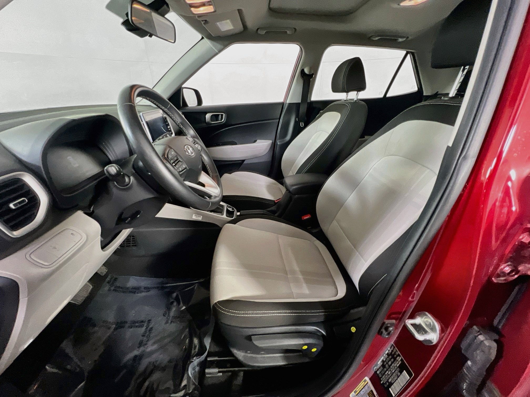 Used 2024 Hyundai Venue SEL FWD image 19