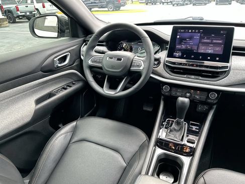 Used 2024 Jeep Compass Latitude AWD/4WD image 19