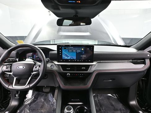 Used 2025 Ford Explorer ST-Line w/ ST-Line Street Pack AWD/4WD image 19