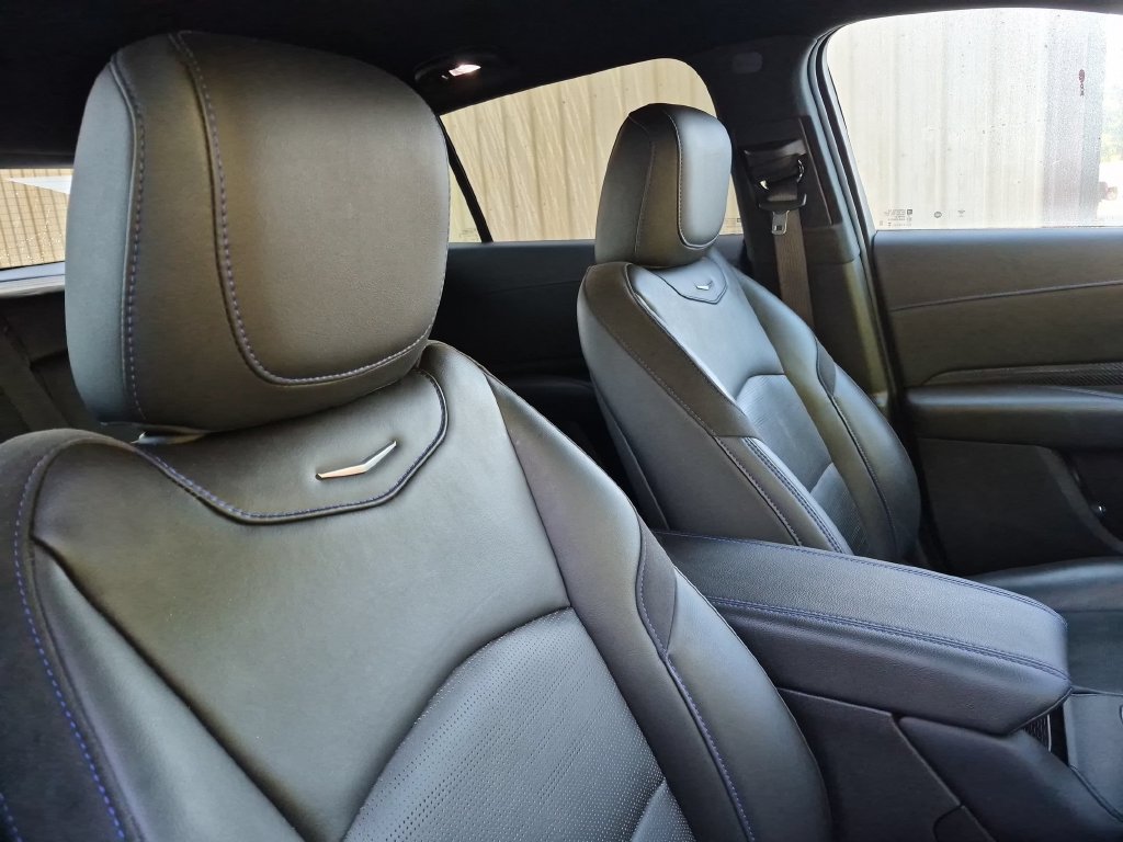 Certified 2024 Cadillac XT4 Sport FWD image 32