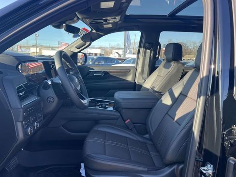 Used 2025 Chevrolet Tahoe High Country image 12