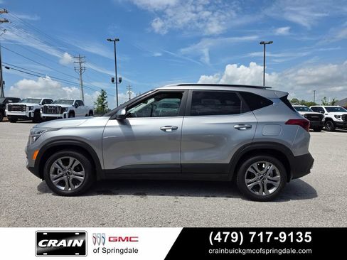 Used 2023 Kia Seltos S w/ Navigation Package FWD image 4