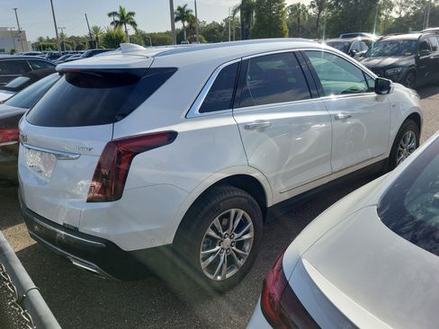 Used 2023 Cadillac XT5 Premium Luxury w/ Technology Package FWD image 3