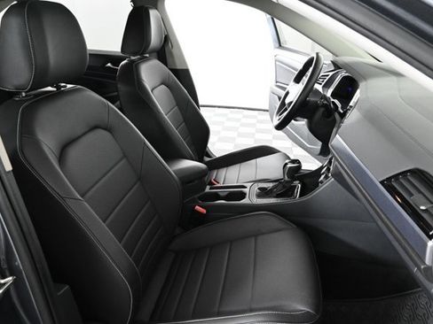 Certified 2023 Volkswagen Jetta SE w/ Panoramic Sunroof Package image 13