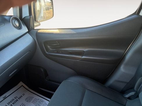 Used 2018 Nissan NV200 S w/ Back Door Glass Package image 29