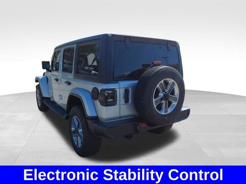 Used 2022 Jeep Wrangler Unlimited Sahara AWD/4WD image 14