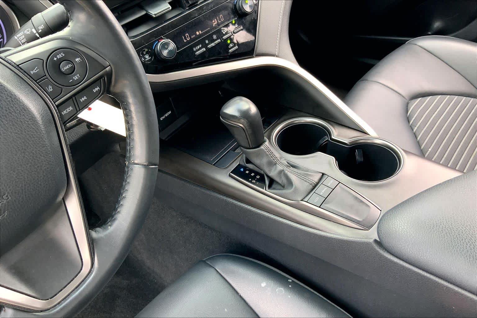 Used 2022 Toyota Camry SE FWD image 16