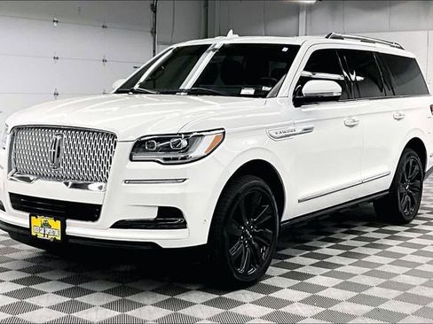 Used 2024 Lincoln Navigator Reserve w/ Monochromatic Package AWD/4WD image 11