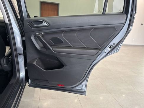 Used 2024 Volkswagen Tiguan SE image 47