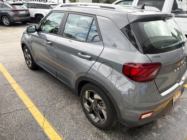Used 2021 Hyundai Venue SEL w/ Premium Package FWD image 5