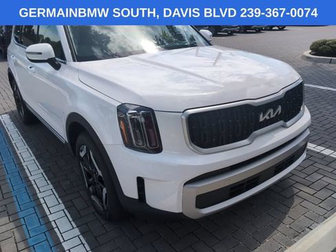 Used 2025 Kia Telluride EX w/ EX Captain's Chair Package AWD/4WD image 5
