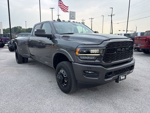 Used 2022 RAM 3500 Limited w/ Night Edition AWD/4WD image 8