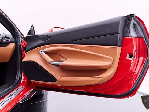 Used 2022 Ferrari F8 Tributo RWD image 35