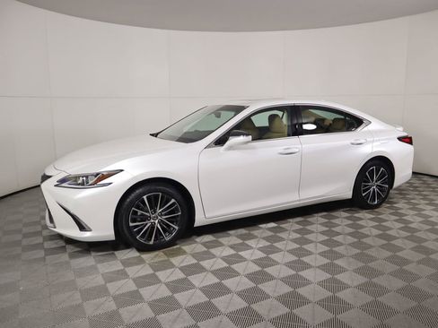 Certified 2025 Lexus ES 300h w/ Premium Package image 8