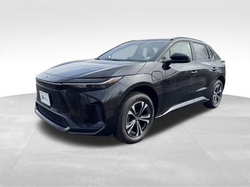 Used 2024 Toyota bZ4X XLE w/ Weather Package image 3