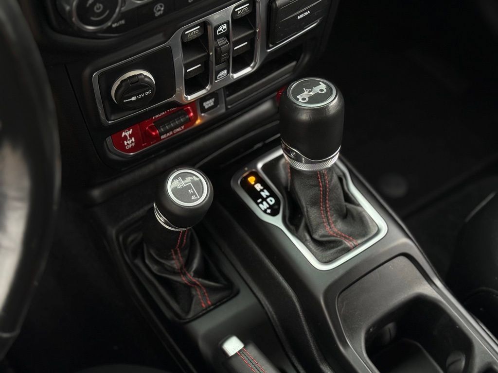 Used 2018 Jeep Wrangler Unlimited Rubicon w/ Uconnect 4C Nav & Sound Group AWD/4WD image 25