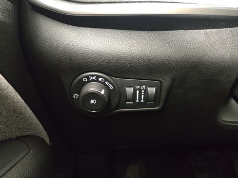 Used 2024 Jeep Compass Latitude AWD/4WD image 27