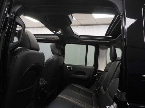 Used 2023 Jeep Wrangler Unlimited Sahara AWD/4WD image 23