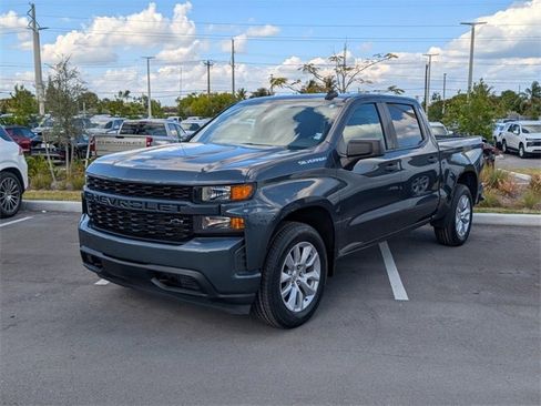 Used 2020 Chevrolet Silverado 1500 Custom w/ Custom Value Package image 3