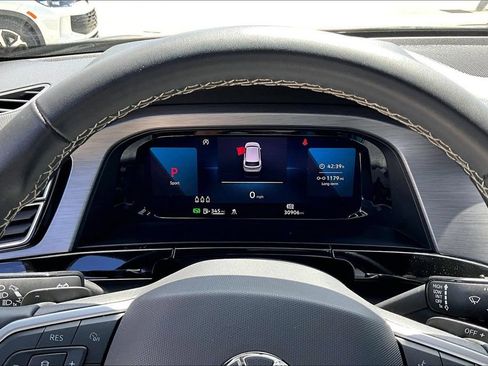 Certified 2025 Volkswagen Atlas Cross Sport SE FWD image 26