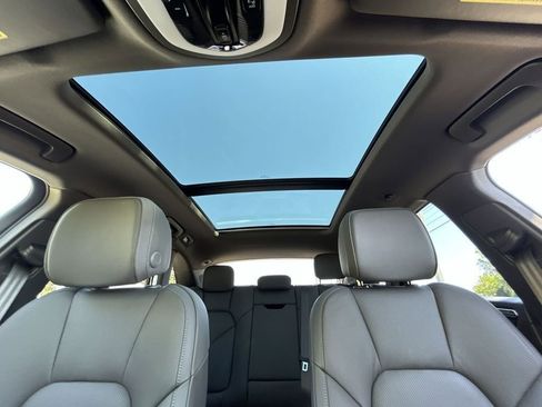 Certified 2025 Porsche Macan image 17