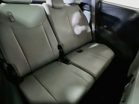 Certified 2025 Toyota Sienna XLE FWD image 24