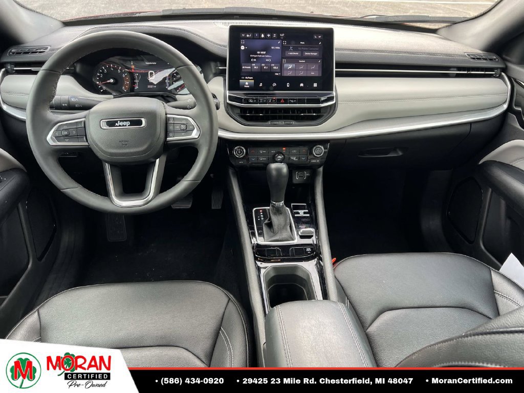 Used 2025 Jeep Compass Limited AWD/4WD image 13