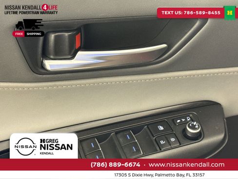 Used 2022 Toyota Venza LE image 17