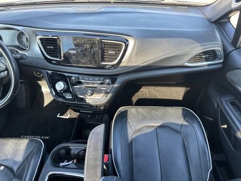 Used 2019 Chrysler Pacifica Limited w/ Advanced Safetytec Group FWD image 10