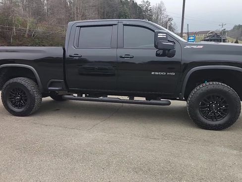 Used 2025 Chevrolet Silverado 2500 ZR2 image 17