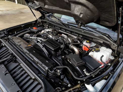 Used 2026 GMC Sierra 3500 Denali Ultimate w/ LPO, Black Badging Package image 40