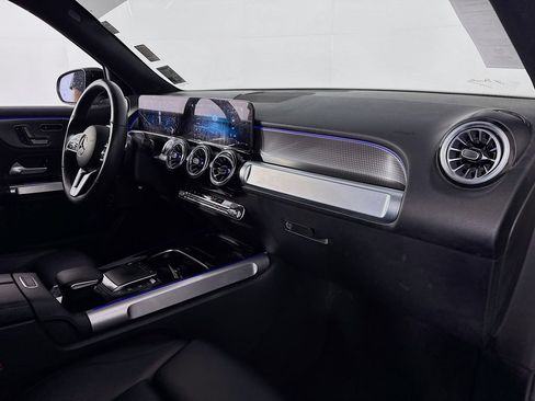 Used 2022 Mercedes-Benz GLB 250 image 28