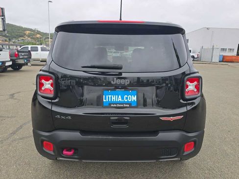 Used 2018 Jeep Renegade Trailhawk w/ Popular Equipment Group AWD/4WD image 4