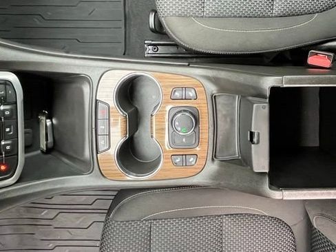 Certified 2023 GMC Acadia SLE w/ Driver Convenience Package image 16