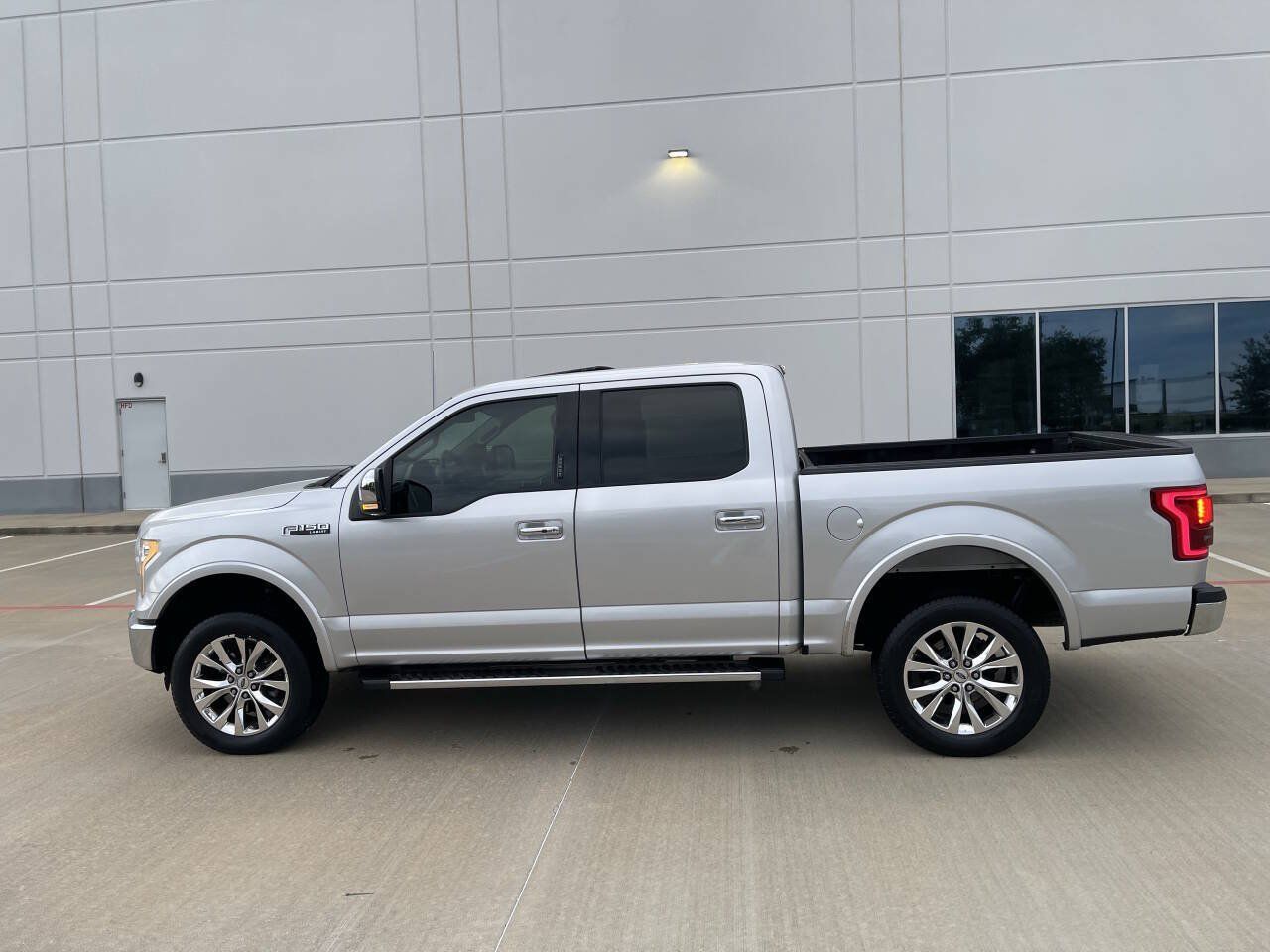 Used 2015 Ford F150 Lariat w/ Equipment Group 502A Luxury RWD image 8