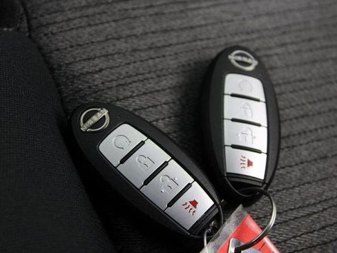 Certified 2022 Nissan Rogue SV image 28