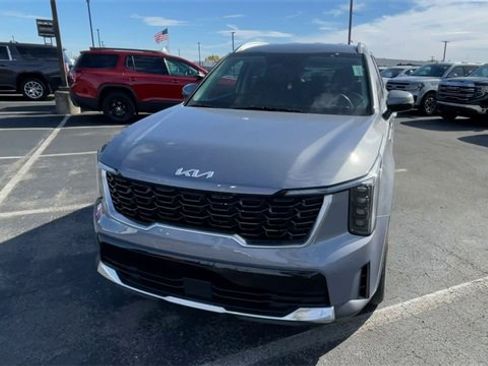 Used 2024 Kia Sorento S image 5