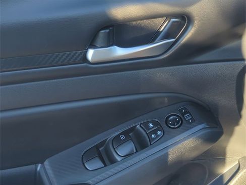 Used 2024 Nissan Altima 2.5 SV image 13