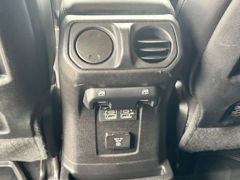 Used 2020 Jeep Wrangler Unlimited Rubicon w/ Quick Order Package 28Y Recon AWD/4WD image 19