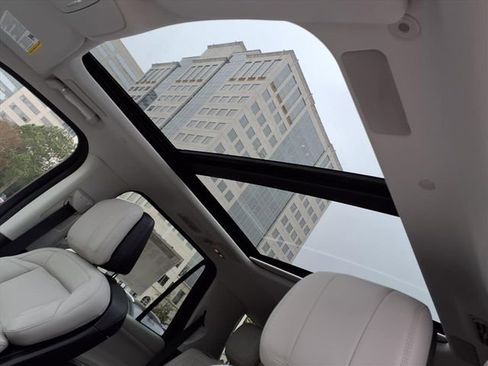 New 2025 Lincoln Navigator Reserve image 8