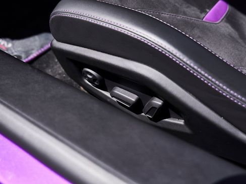 Used 2024 Lamborghini Huracan EVO image 38