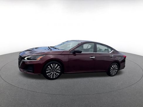 Used 2025 Nissan Altima 2.5 SV FWD image 8